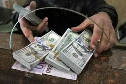 نرخ دلار کاهش یافت 