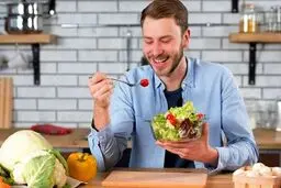 وقتی غذا در گلویتان گیر کرد این کارها را انجام دهید 