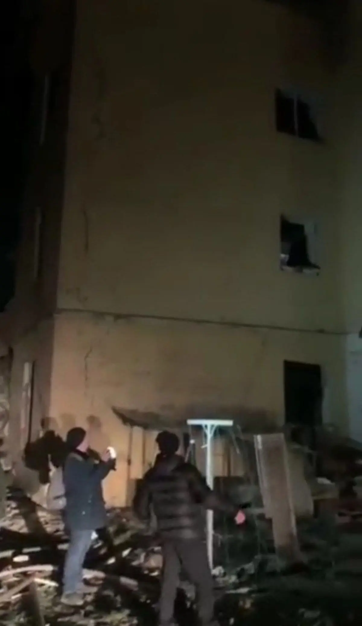 ساعتی قبل، حمله به خوابگاه یک واحد نظامی+ویدئو