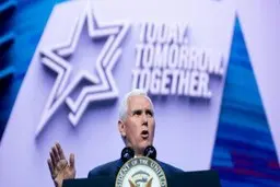 معاون ترامپ: احتمالا واکسن کرونا تا پایان سال ۲۰۲۰ به بازار می‌آید