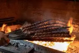  کباب بدون سیخ، مزه کباب نداره.