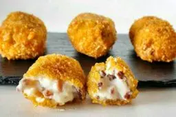 عصرونه کنار خانوادت اینو درست کن بخور! | طرز تهیه توپک سیب زمینی کرسپی +ویدئو