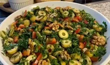 سالاد زیتون؛ یک انتخاب ایده‌آل برای رژیم غذایی | طرز تهیه سالاد زیتون و گردو +ویدئو