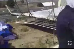 سقوط هولناک بیلبورد تبلیغاتی در اتوبان تهران کرج+ویدئو
