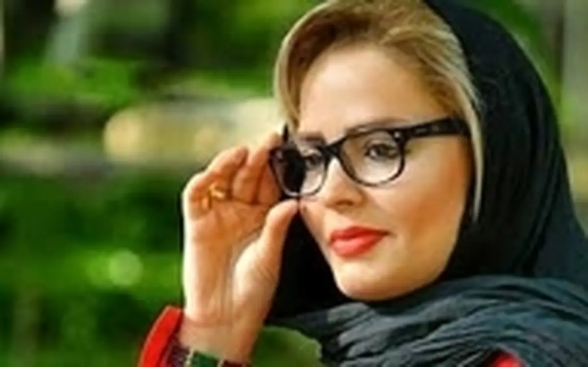 سپیده خداوردی با لباس عروسکی