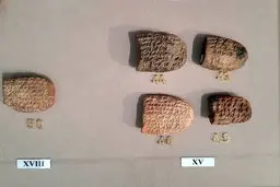 الواح هخامنشی رونمایی شد | رونمایی از گل  نبشته‌ها در موزه ملی ایران 