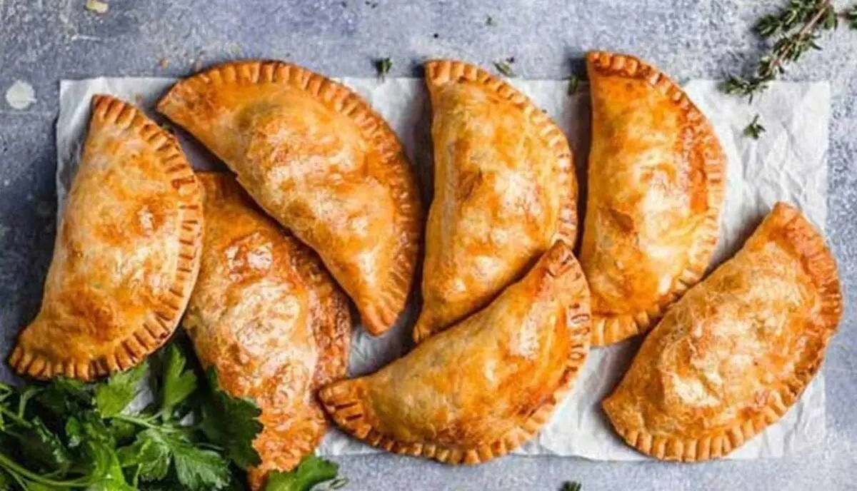 تزیین پیراشکی با یک رنده؛ ساده و خلاقانه | فقط با یک رنده به پیراشکی ها طرح بده +ویدئو