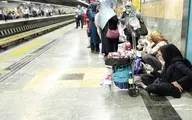 دستفروشی در مترو؛ بازاری بزرگ زیر پوست شهر | چرا زنان دست‌فروشی در مترو را انتخاب می‌کنند؟