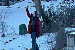 گرفتن عکس سلفی روی ماشین در حال غرق شدن! + ویدئو