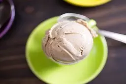 این دفعه بستنی رو با یک دستور متفاوت درست کن | طرز تهیه بستنی قهوه +ویدئو