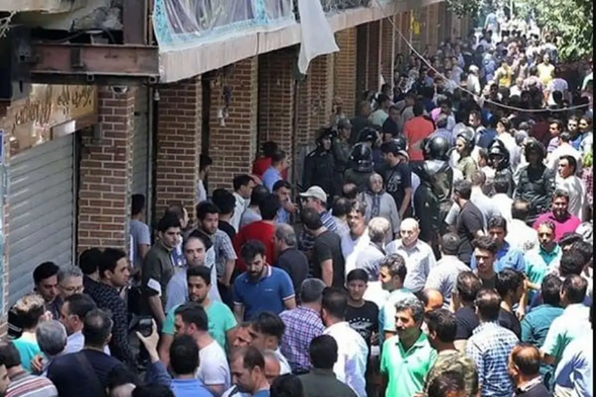 اعتراضات اخیر چگونه به بحران بازار کار دامن می‌زند؟ | دومینوی بحران