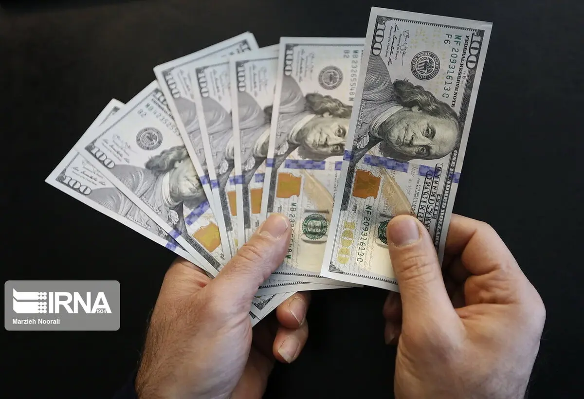 قیمت ارزهای دلار و یورو حدود ۱۰۰ تومان افزایش قیمت داشت.
