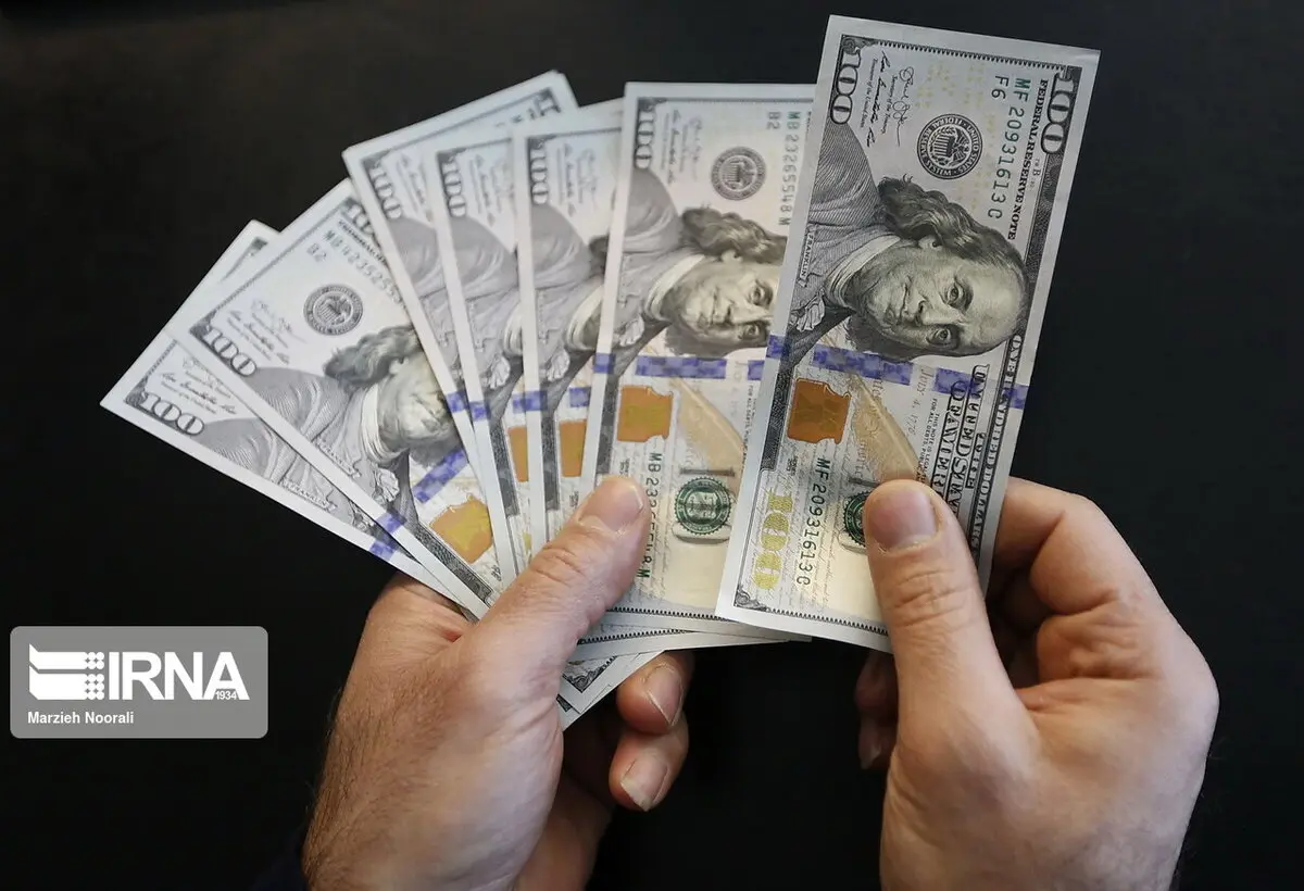 قیمت ارزهای دلار و یورو حدود ۱۰۰ تومان افزایش قیمت داشت.