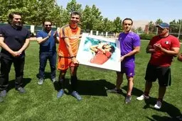 عادل فردوسی پور | هدیه ای زیبا از طرف عادل فردوسی پور برای علی کریمی 