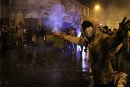  مهار کرونا  |  ناآرامی‌ها در لبنان در اعتراض به محدودیت‌ها برای مهار کرونا 