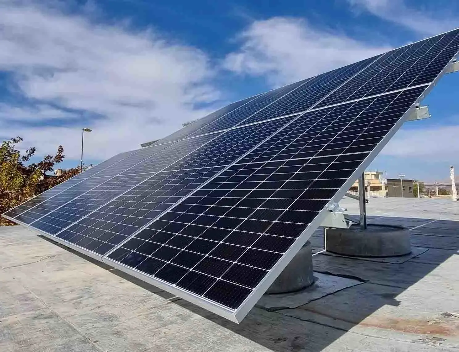 بهره‌برداری از نیروگاه خورشیدی نهاد ریاست‌جمهوری | تولید برق پاک ۷۵۰ کیلووات‌ساعتی و تزریق به شبکه ملی