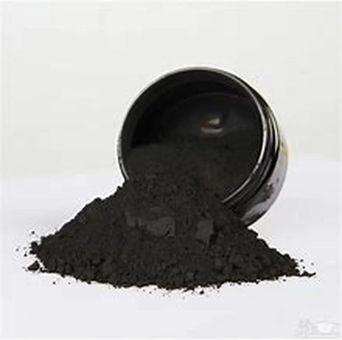 قدیمی ها چه جوری سرمه چشم درست می‌کردند؟ | راز زیبایی چشم زنان قدیمی و طریقه ساخت سرمه چشم با بادام و گلاب در خانه+ ویدئو