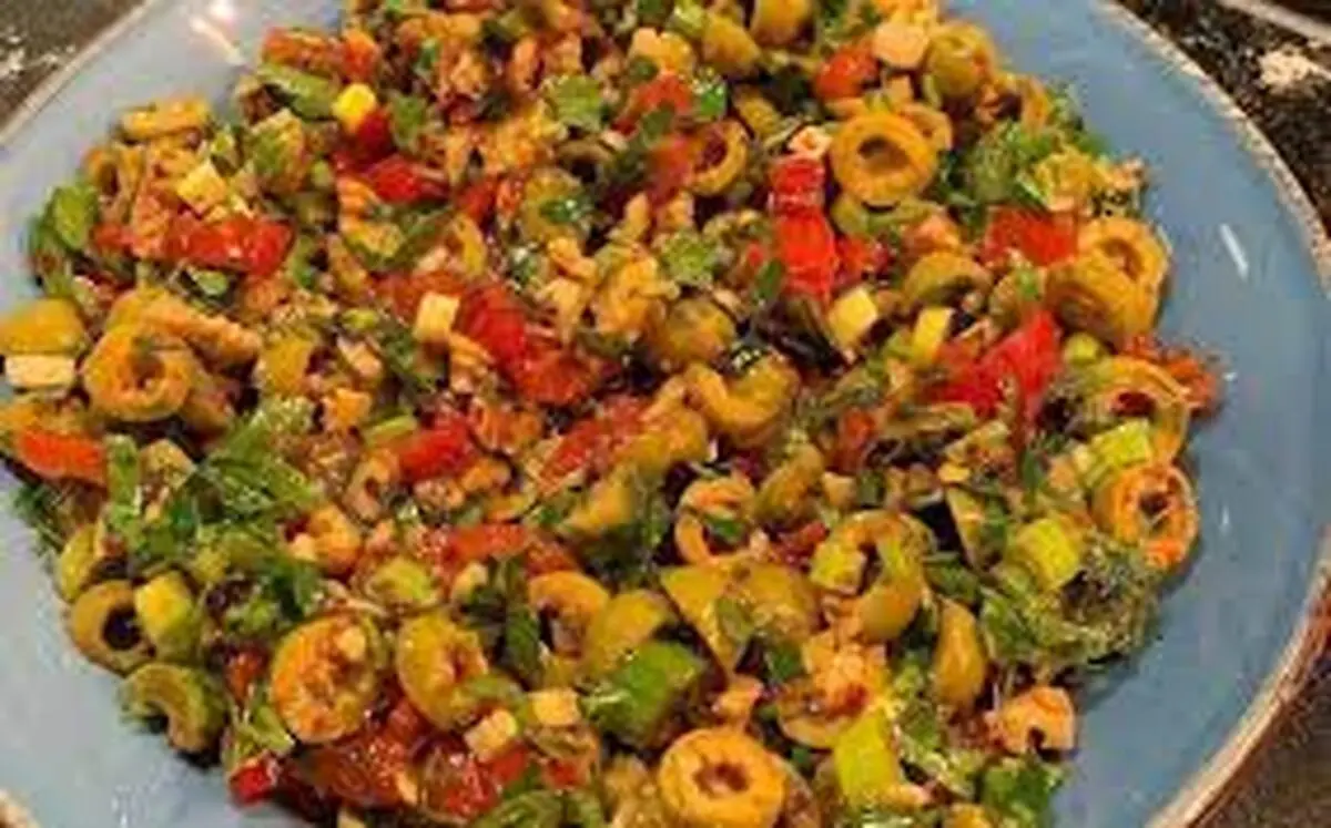 سالاد زیتون بهترین سالادی که سر سفره میتونه باشه! | طرز تهیه سالاد زیتون +ویدئو