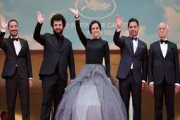 عوامل فیلم «برادران لیلا» ساخته سعید روستایی هم‌اکنون در فرش قرمز این فیلم در فستیوال کن ۲۰۲۲ + ویدئو 
