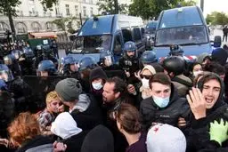 کرونا | برخورد پلیس فرانسه با شرکت‌کنندگان در فستیوال موسیقی در دوران کرونا