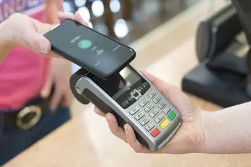 تراکنش بانکی با تلفن همراه بدون نیاز به کارت‌های بانکی  |  اجرای طرح کهربا آغاز شد 