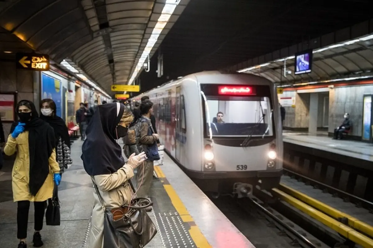 عکس وحشت انگیز از وضعیت متروی تهران بعد از ساعت ۱۸