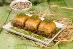 آموزش پخت باقلوا در خانه | شیرینی سنتی و خوشمزه ایرانی +ویدئو