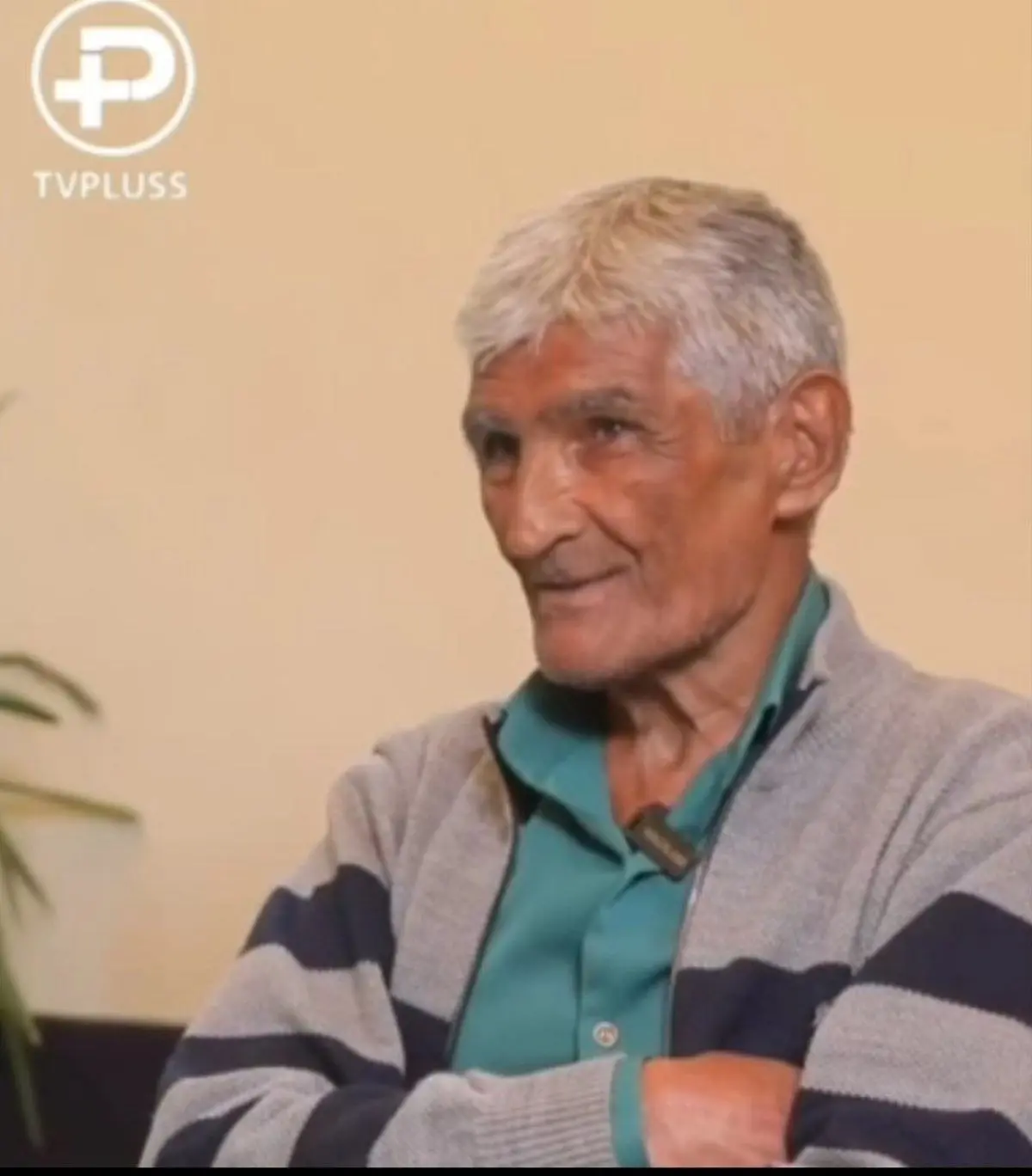 گفتگو با پیرمردی که در ۷۲ سالگی معروف شد! | گفتگو برنامه تیوی پلاس با مردی که توسط ویدئو شعر خواندنش مشهور شد +ویدئو