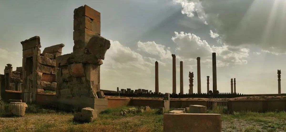 بازآفرینی بار عام داریوش بزرگ در تالار بزرگ آپادانا در پارسه | دانستنی های اپادانا + ویدئو