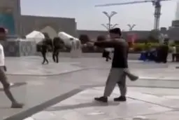 فیلم کامل و واضح از لحظه دستگیری ضاربِ حرم رضوی توسط مردم