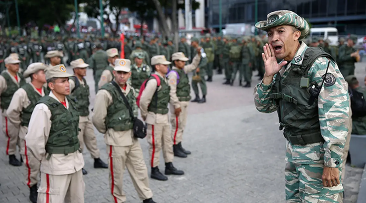 دولت کلمبیا ده ها نظامی متمرد هوادار رهبر مخالفان ونزوئلا را اخراج کرد