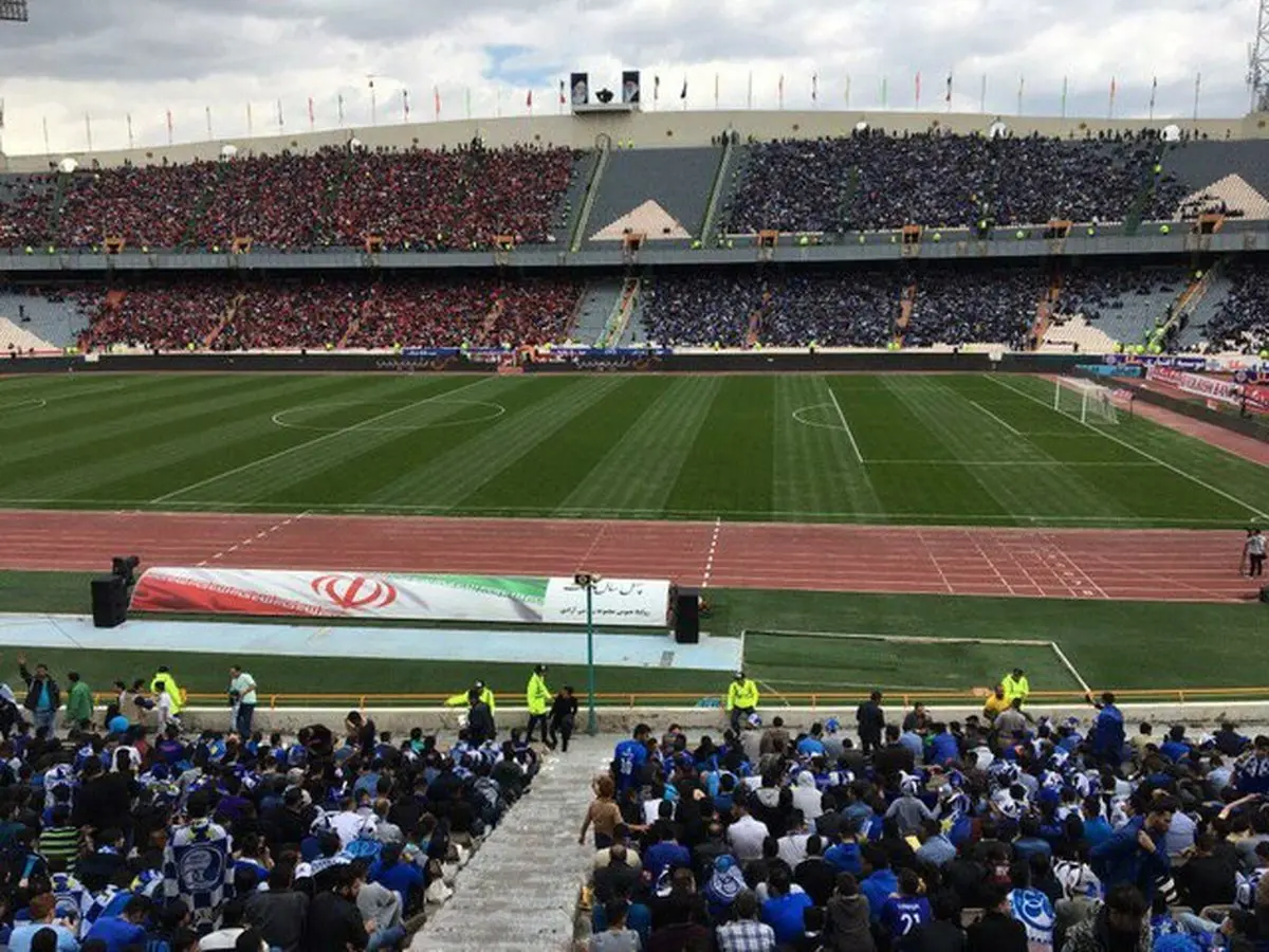 حضور هواداران سرخ‌آبی در ورزشگاه آزادی