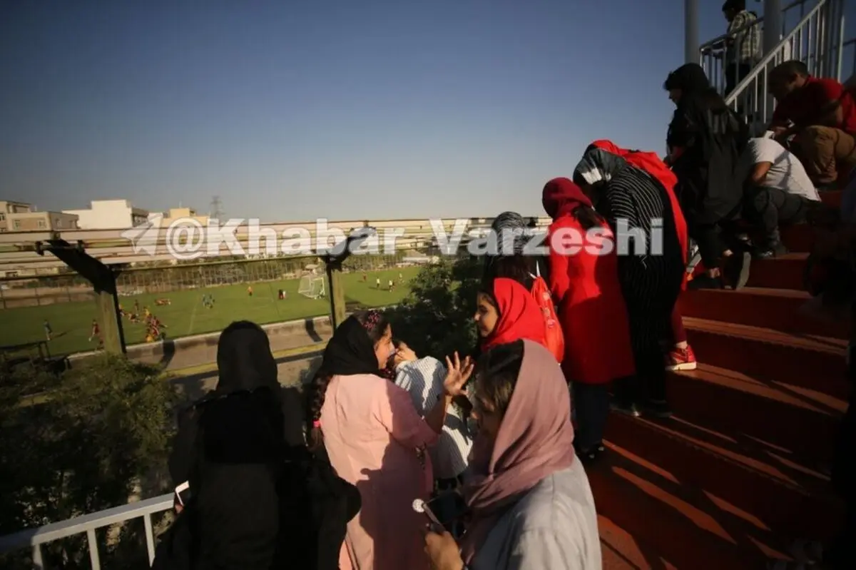 تصویری جالب از بانوان مشتاق پرسپولیسی
