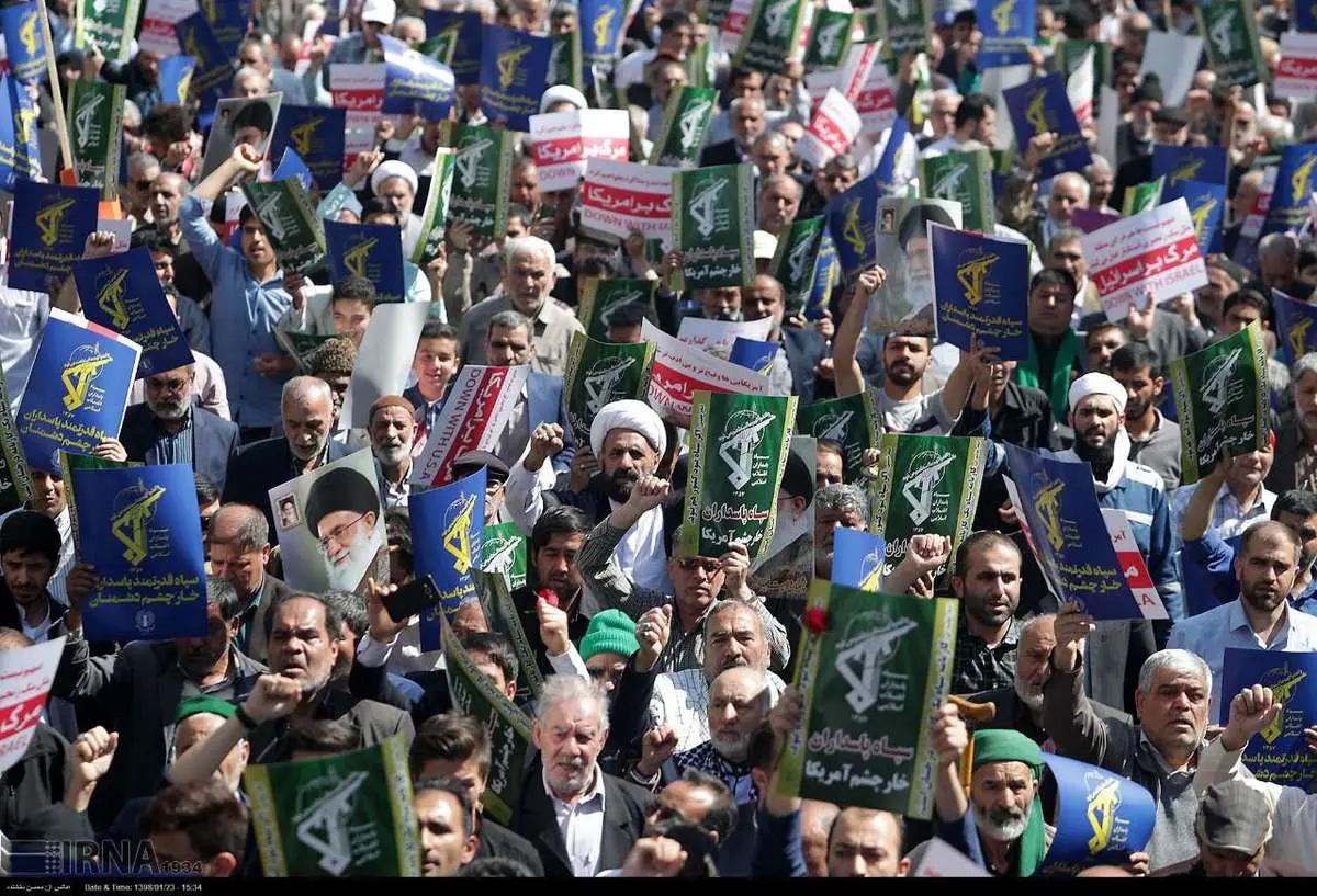 مردم ایران همه یکپارچه شعار «سپاهی هستیم» سر دادند