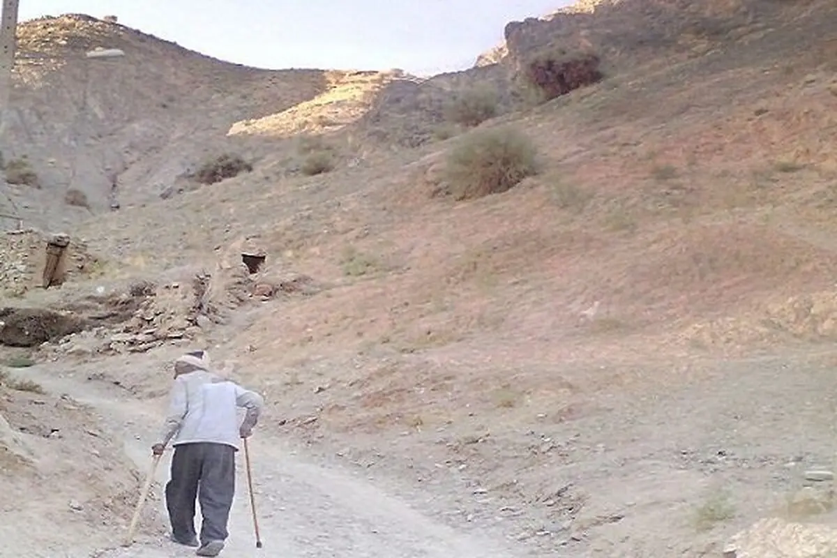 سخنان اعتراضی پیرمرد روستایی خطاب به رئیسی+ویدئو