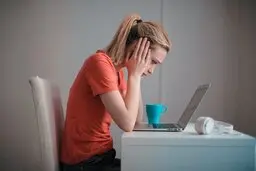دلیل خواب رفتن دست و پا چیست؟ 