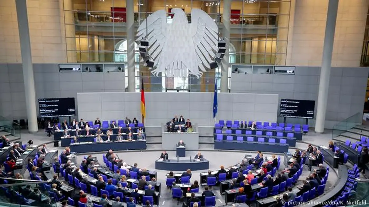 درآمد نمایندگان پارلمان آلمان چقدر است؟