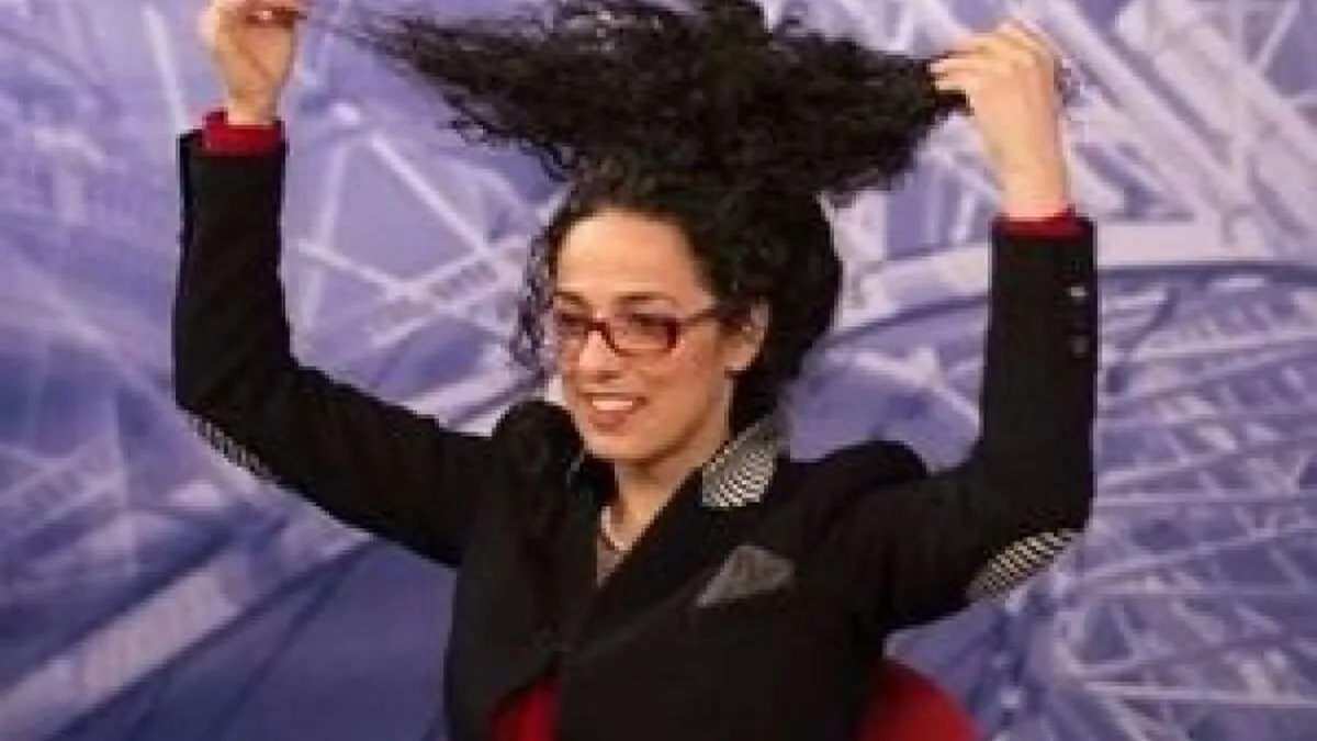 کیهان: مسیح علی‌نژاد تعادل روحی ندارد!