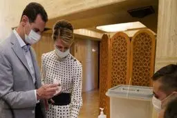 سفیر سوریه در مسکو: انتقال بشار اسد و همسرش به روسیه برای درمان کرونا صحت ندارد | حال هر دوی آنها باثبات است