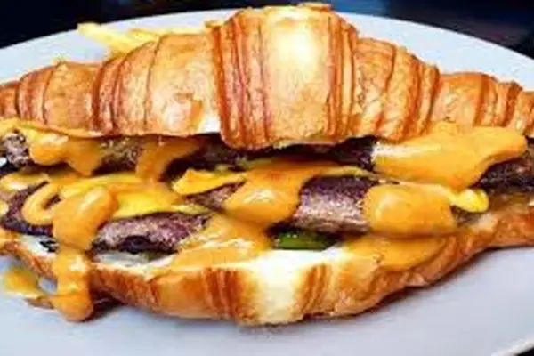 طرز تهیه کروسان پیتزایی | فینگر فود خاص تولد با طعم ایتالیایی +ویدئو
