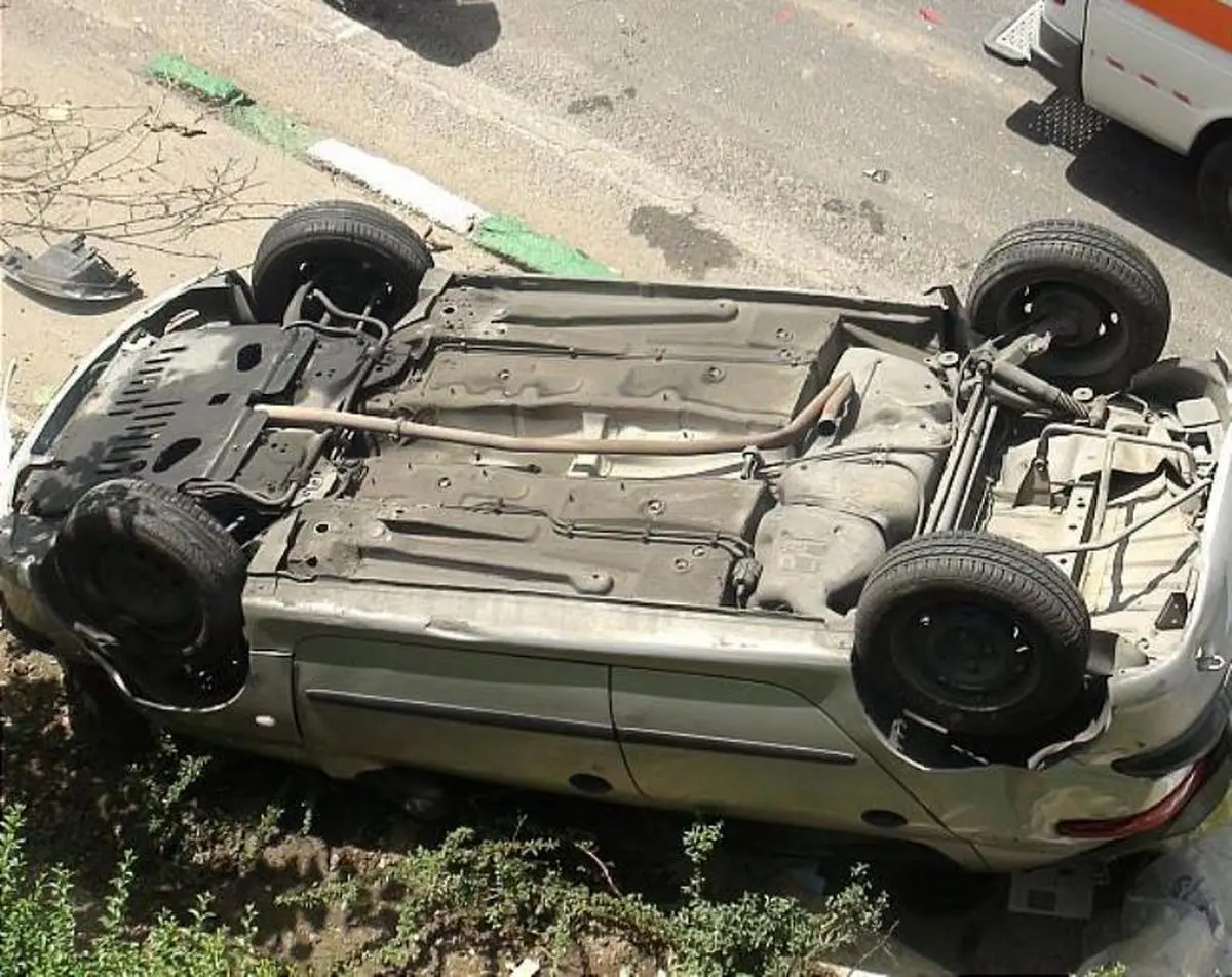 واژگونی وحشتناک خودرو 206 در اتوبان کردستان 