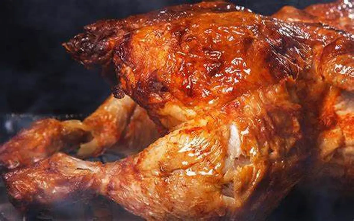 می‌خوای یه مرغ بریان خوشمزه و برشته خودت درست کنی؟ آموزش تهیه مرغ بریان +ویدئو 