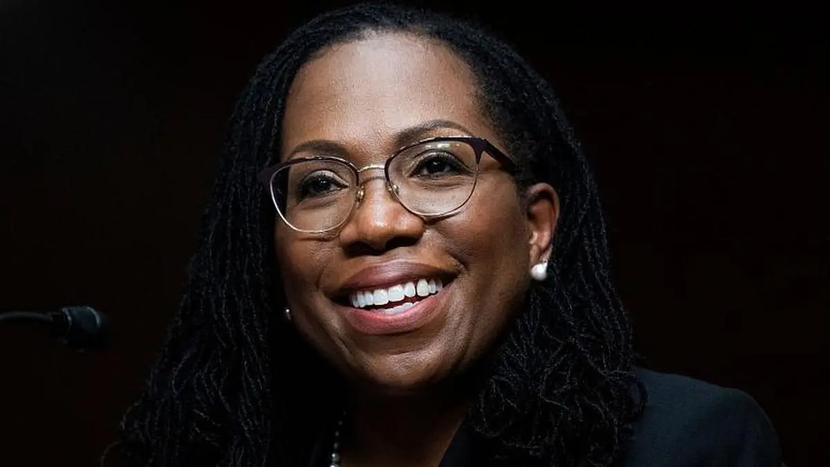 بایدن یک قاضی زن سیاه‌پوست را نامزد عضویت در دیوان عالی آمریکا کرد 