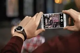 سیلی خوردن مرد ایرانی در اتوبوس | این مرد از زنان عکاسی میکرد+ ویدئو 