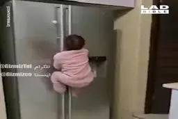کودکی که واقعاً از دیوار راست بالا می‌رود!+ویدئو