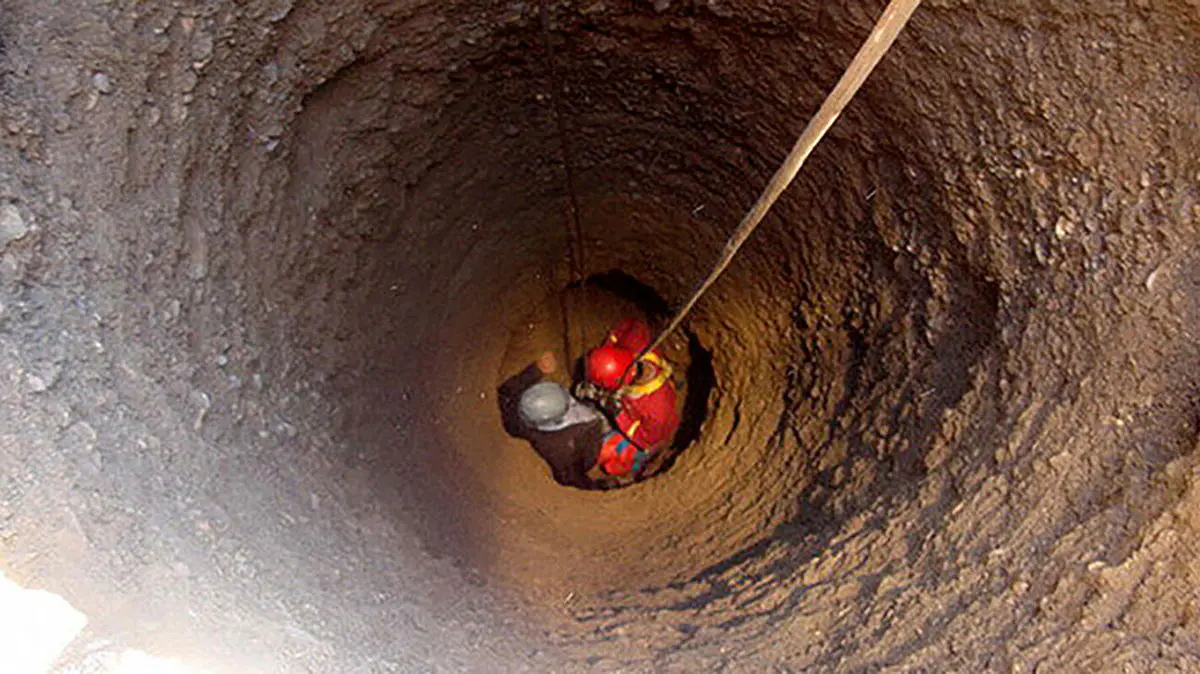 چاه ۸۰ متری یک جوان را بلعید! | سقوط مرگبار در چاه +جزئیات
