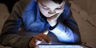 نحوه‌ی آموزش قوانین فضای مجازی به نوجوانان | چطور به فرزندانمان یاد بدهیم آگاهانه از فضای مجازی استفاده کنند؟