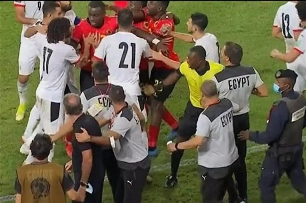 درگیری بازیکنان آنگولا و مصر در مقدماتی جام جهانی