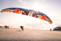  سقوط مرگبار  مرد جوان از  پاراگلایدر 