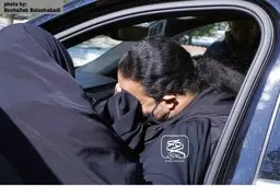 گریه‌های رضا صادقی به چادر ننه علی در مراسم چهلم علی انصاریان